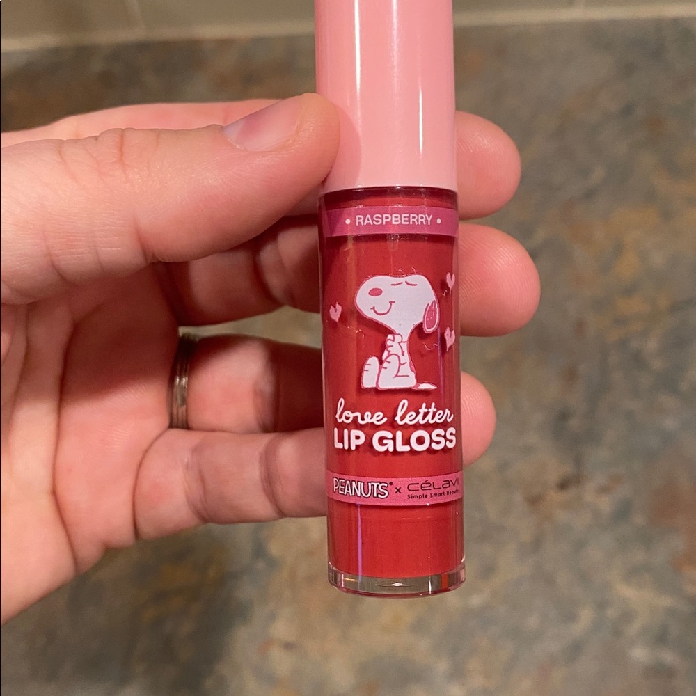 Peanuts Raspberry Lip Gloss with Snoopy Top NIP - Picture 2 of 2